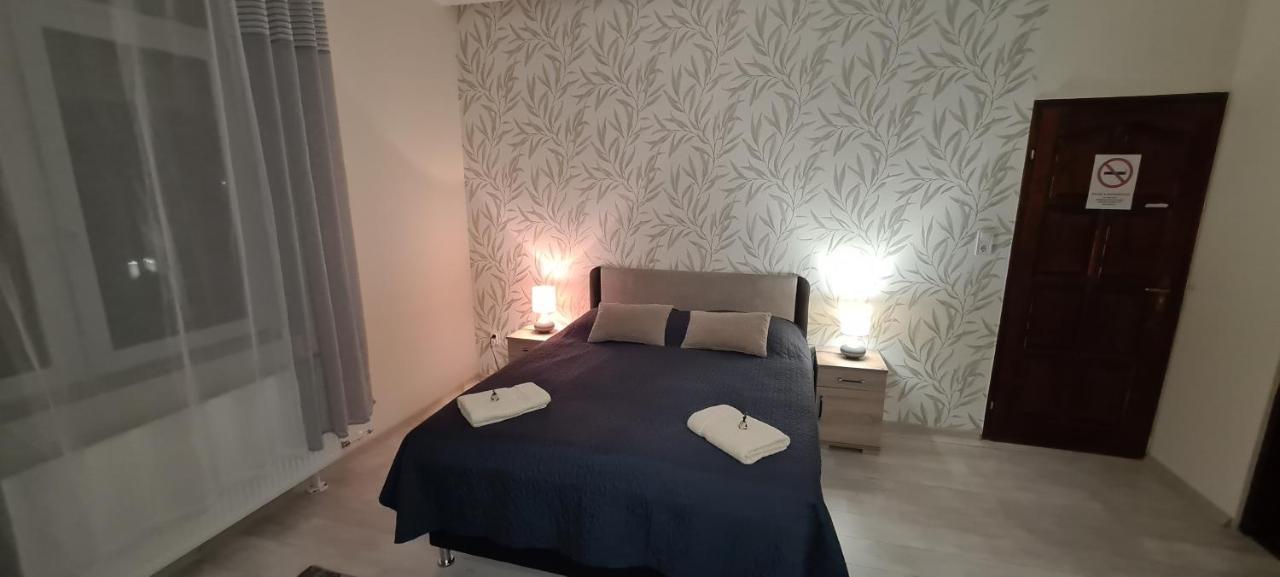 Rozsa Apartmanhaz Segedin Dış mekan fotoğraf