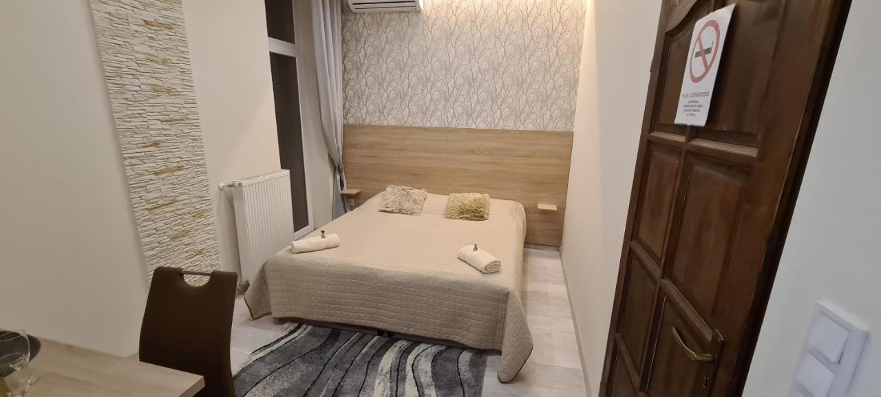 Rozsa Apartmanhaz Segedin Dış mekan fotoğraf