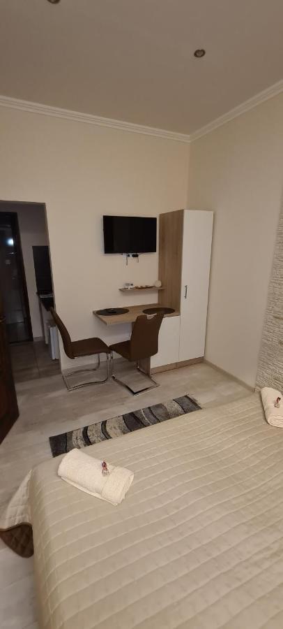Rozsa Apartmanhaz Segedin Dış mekan fotoğraf