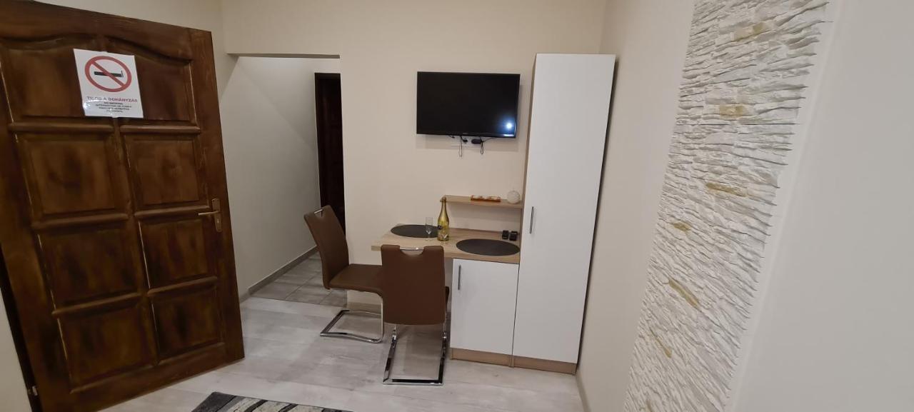 Rozsa Apartmanhaz Segedin Dış mekan fotoğraf