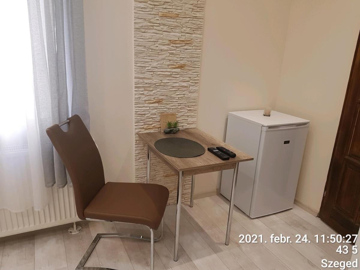 Rozsa Apartmanhaz Segedin Dış mekan fotoğraf